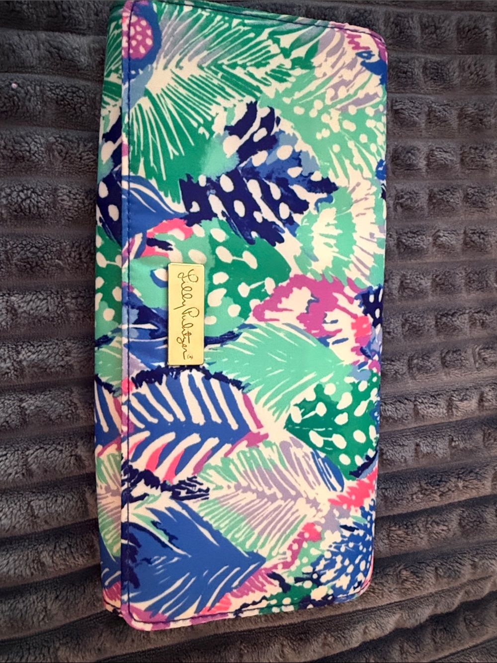 Lilly Pulitzer Tropical Leaf Zip Wallet in Green Blue Pink